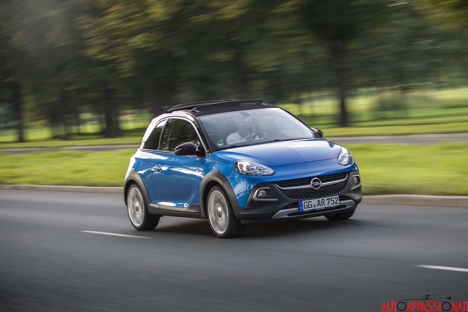 Тест драйвы опель. Opel Adam 2022. Опель мини кроссовер. Opel Adam Rocks. Бюджетные мини кроссоверы.