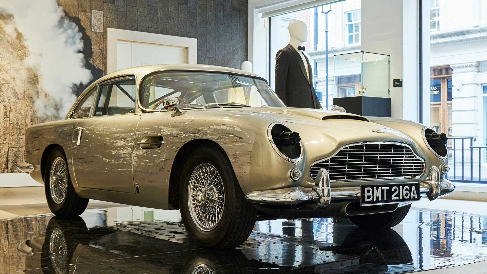 Tre milioni per l'Aston Martin di 007, uno per l'Alfa de «Il Padrino»:  quanto costano le auto del cinema 