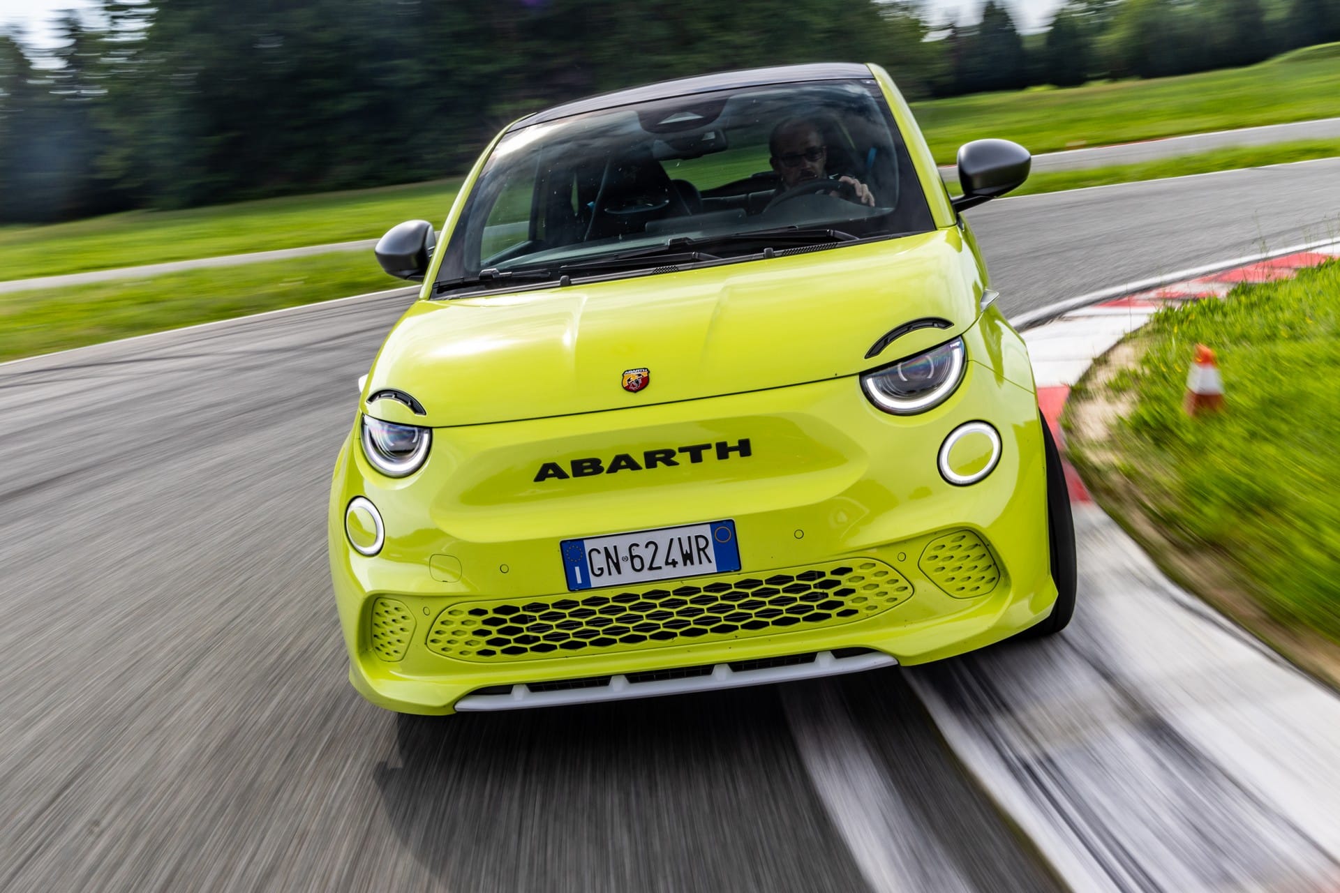 Abarth 595 Turismo: dimensioni, interni, motori, prezzi e concorrenti –  AutoScout24